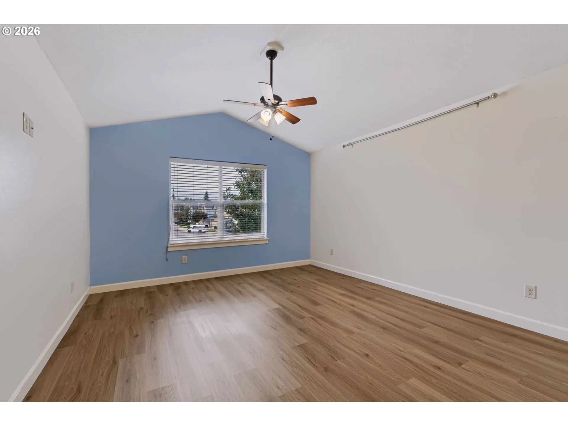 Bedroom, Primary-Vaulted Ceilings