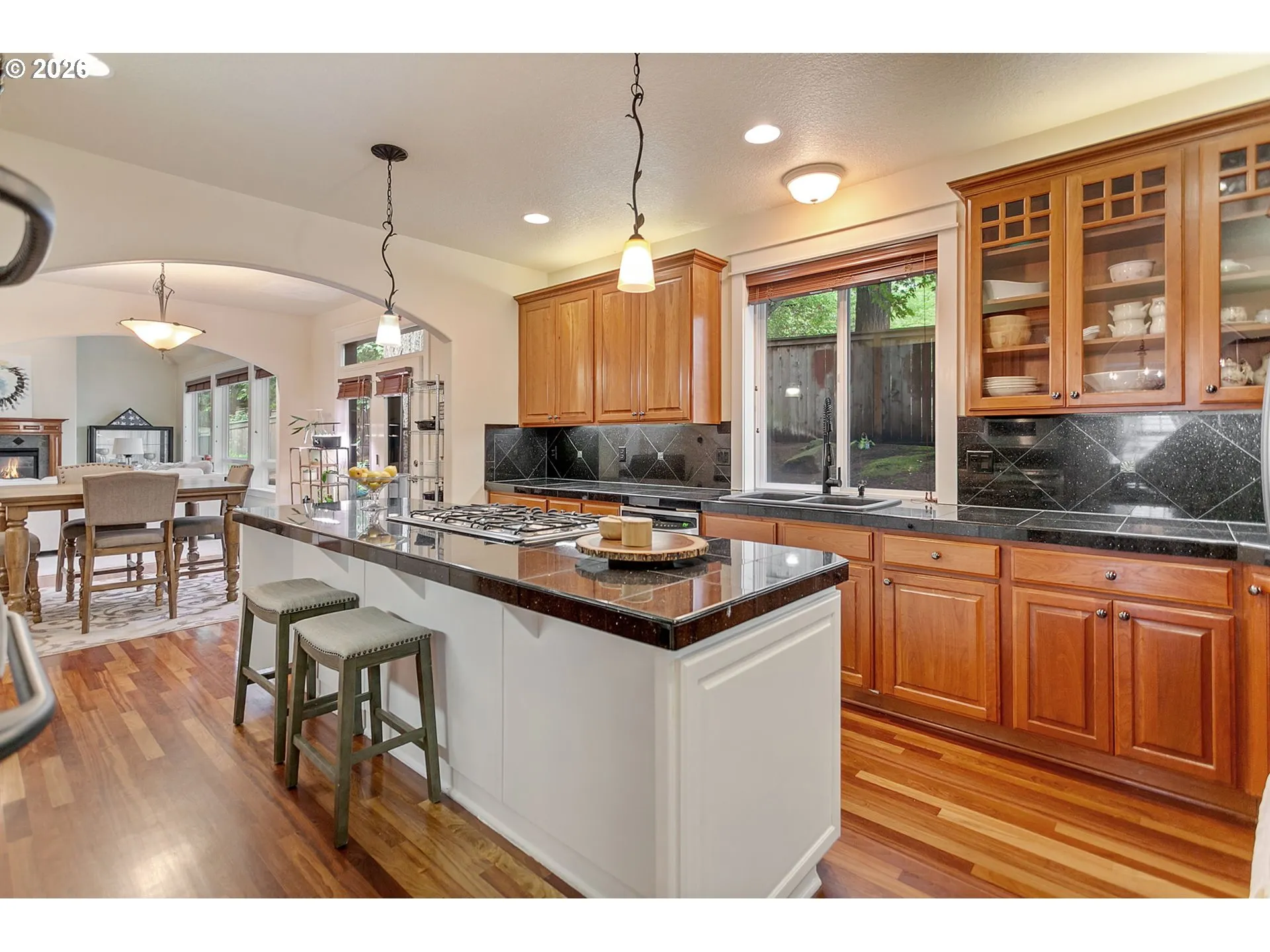 Kitchen-Breakfast Bar