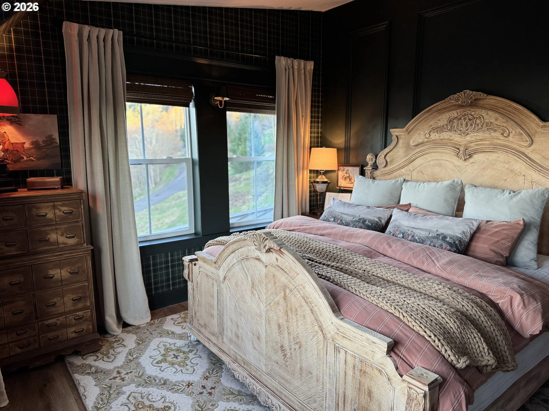 Bedroom, Owner's Suite-Vaulted Ceilings