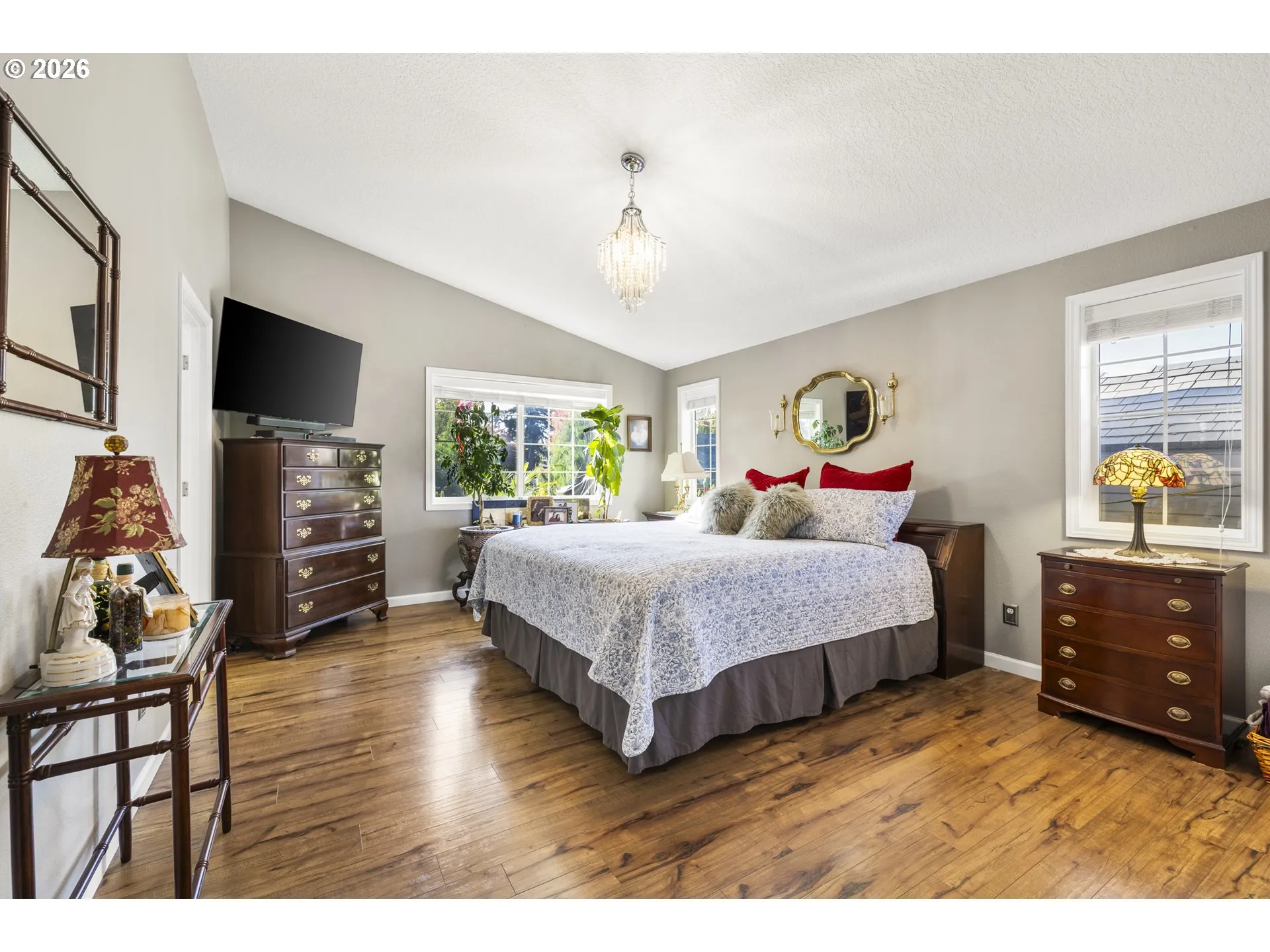 Bedroom, Primary-Vaulted Ceilings