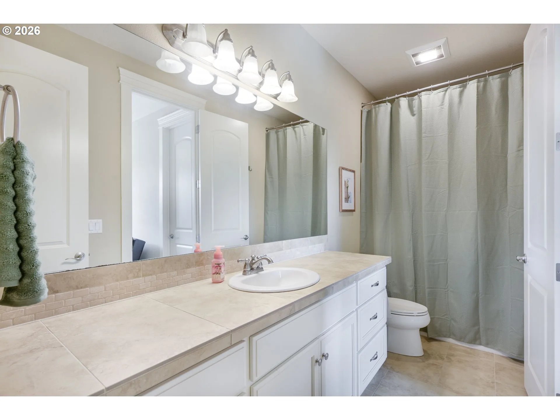 Bathroom-Upper