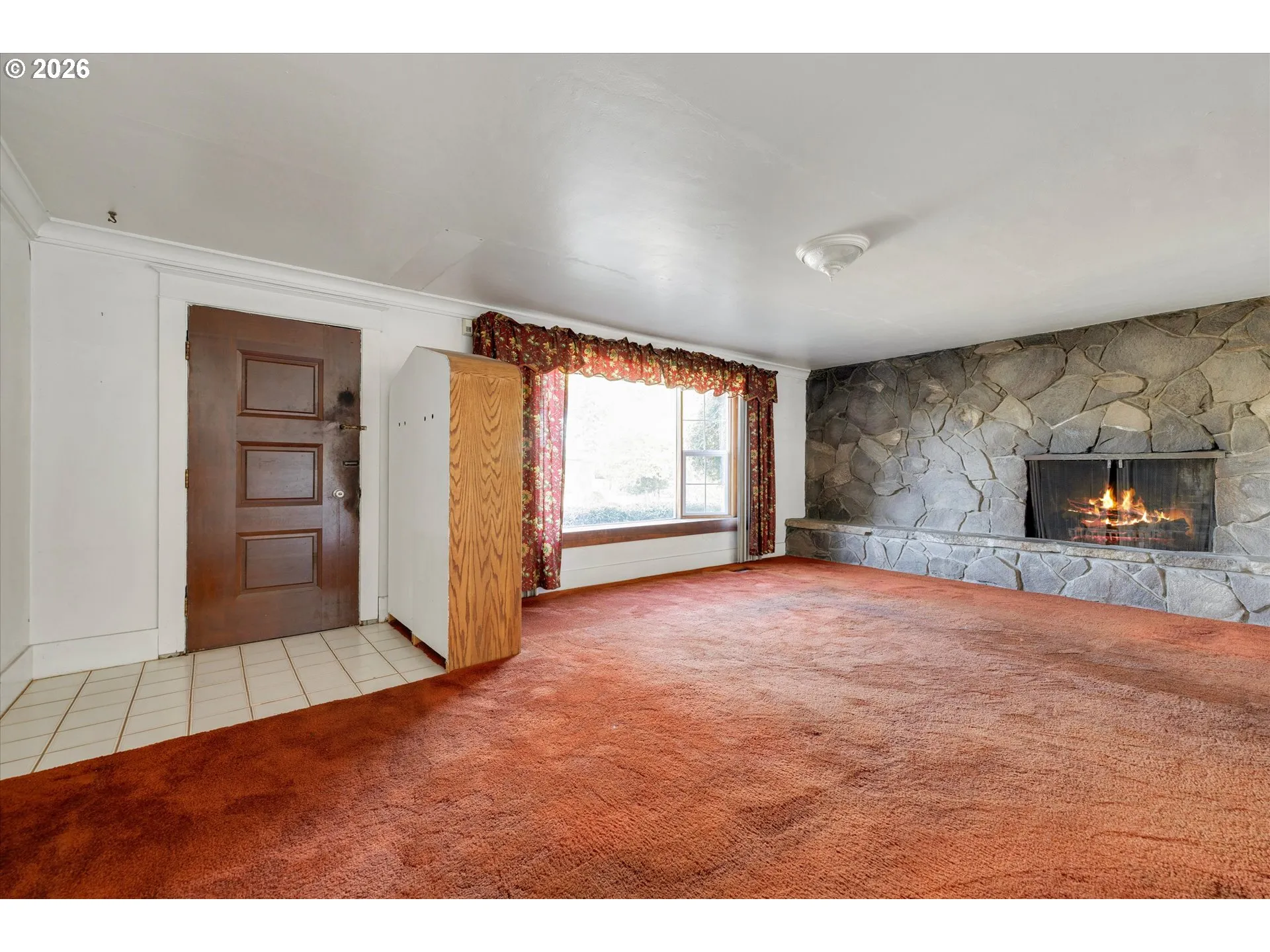 Living Room-Fireplace