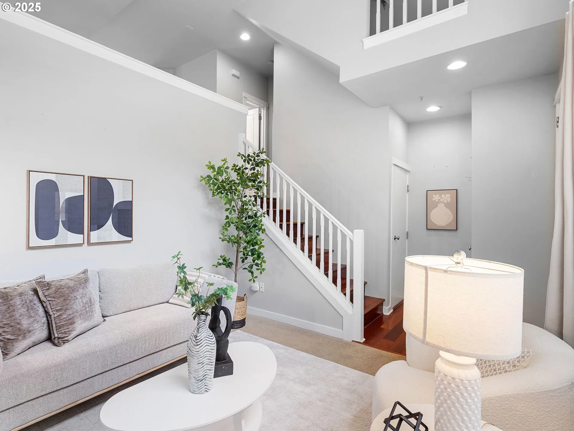 Living Room-Vaulted Ceilings