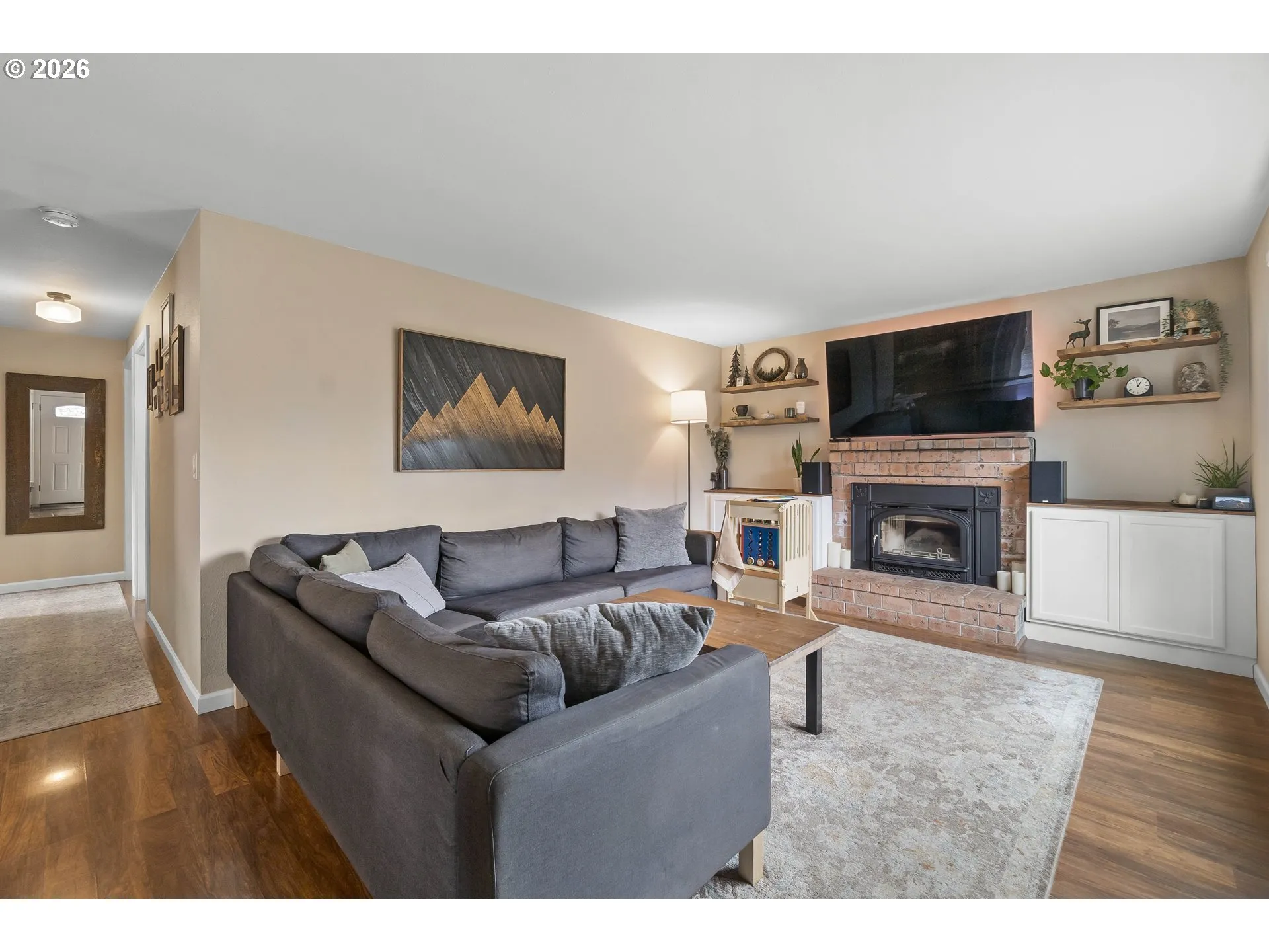 Living Room/Entrance