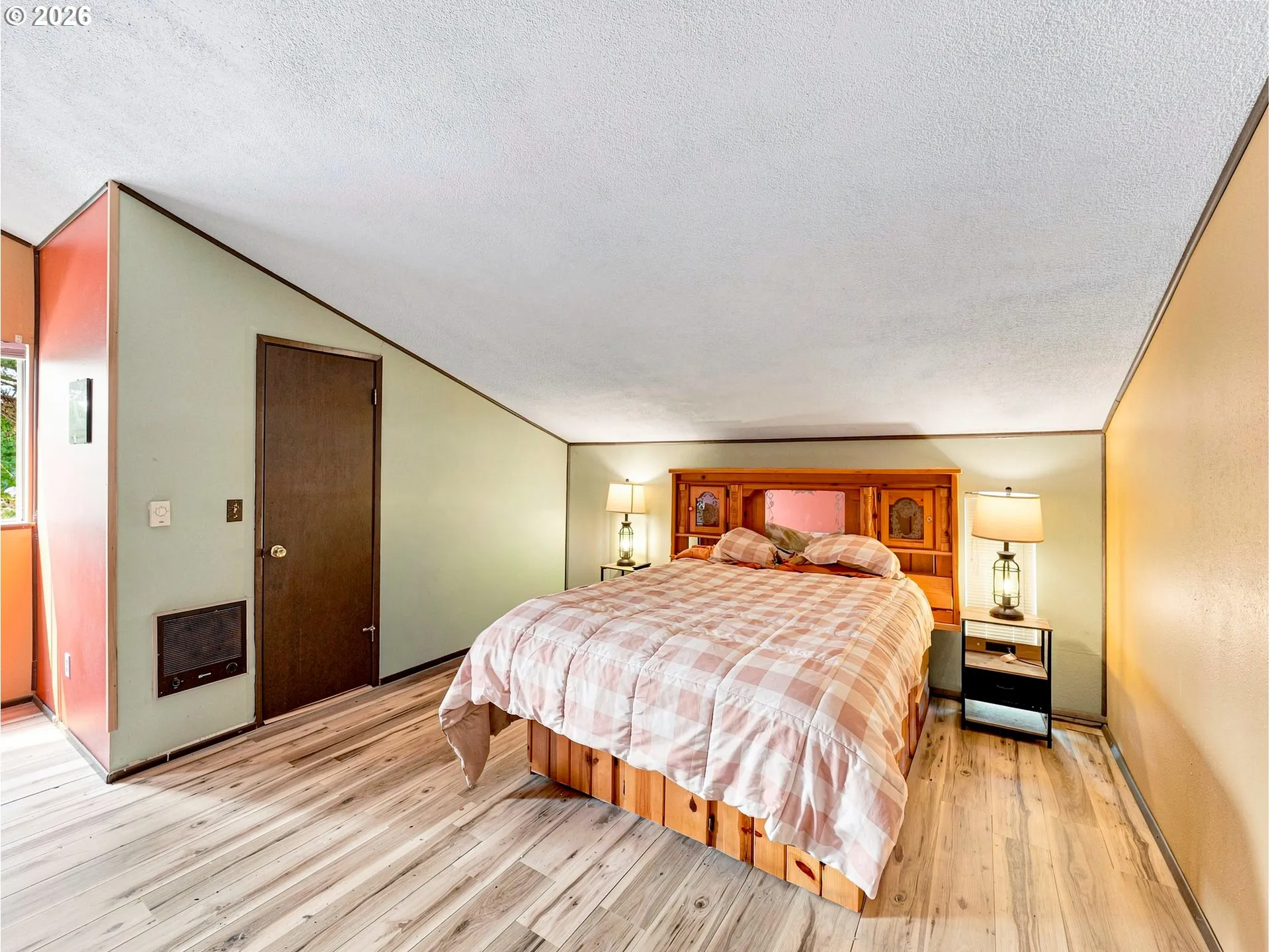 Primary Bedroom-Upper