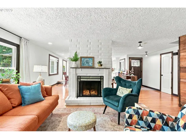 Living Room-Fireplace