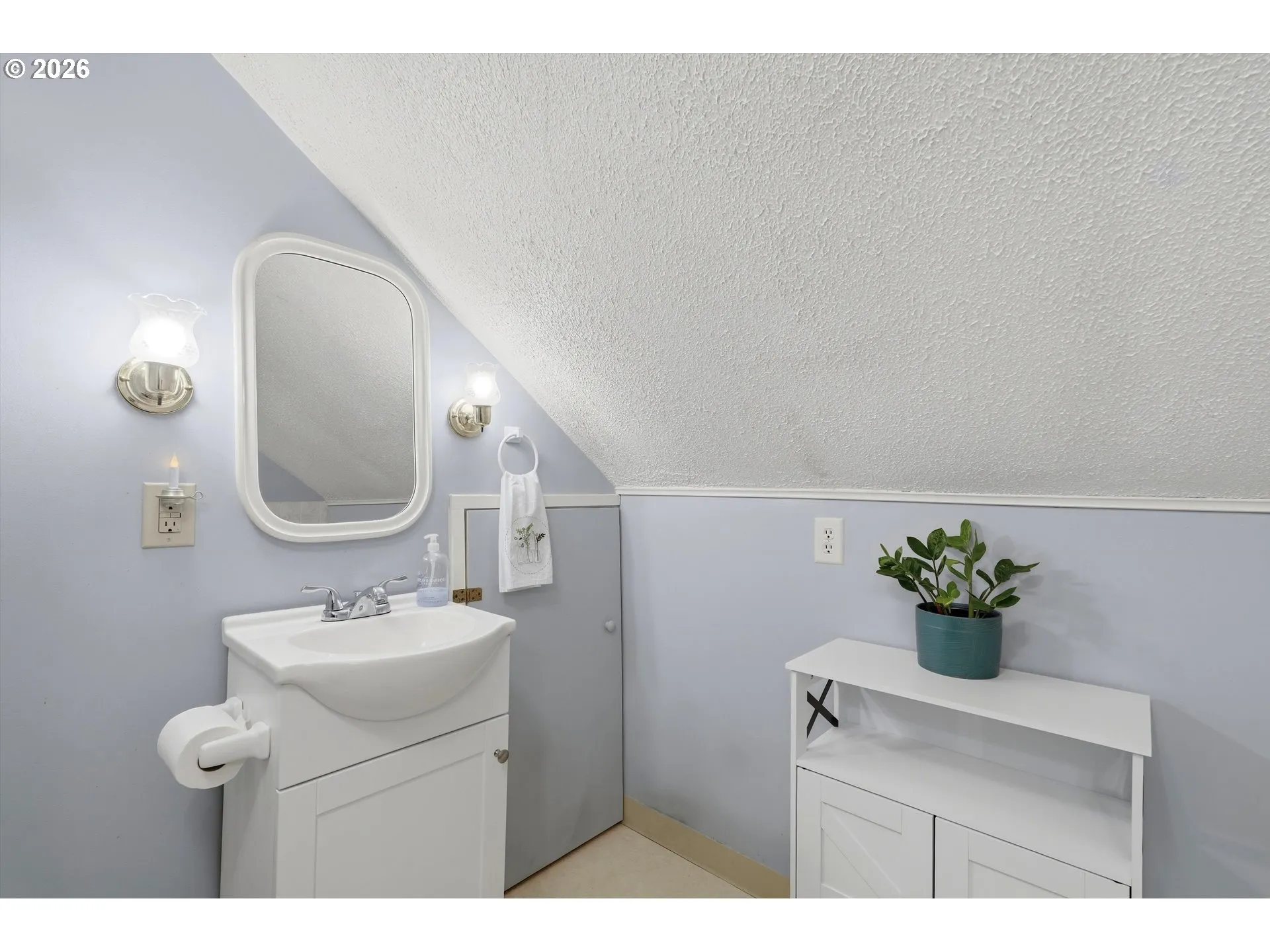 Bathroom-Upper