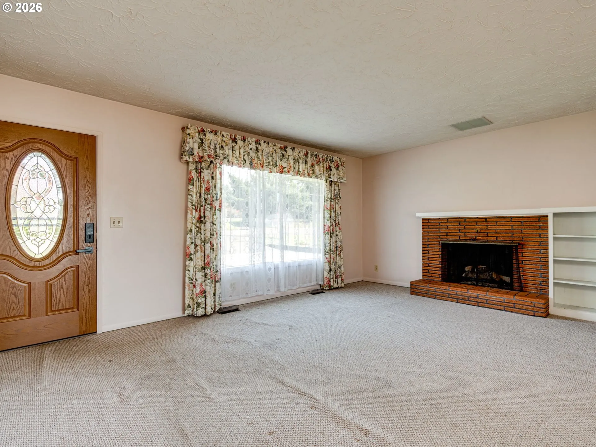 Living Room-Fireplace