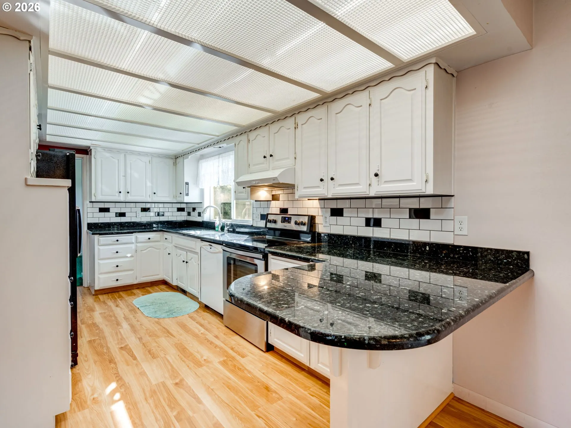 Kitchen-Breakfast Bar