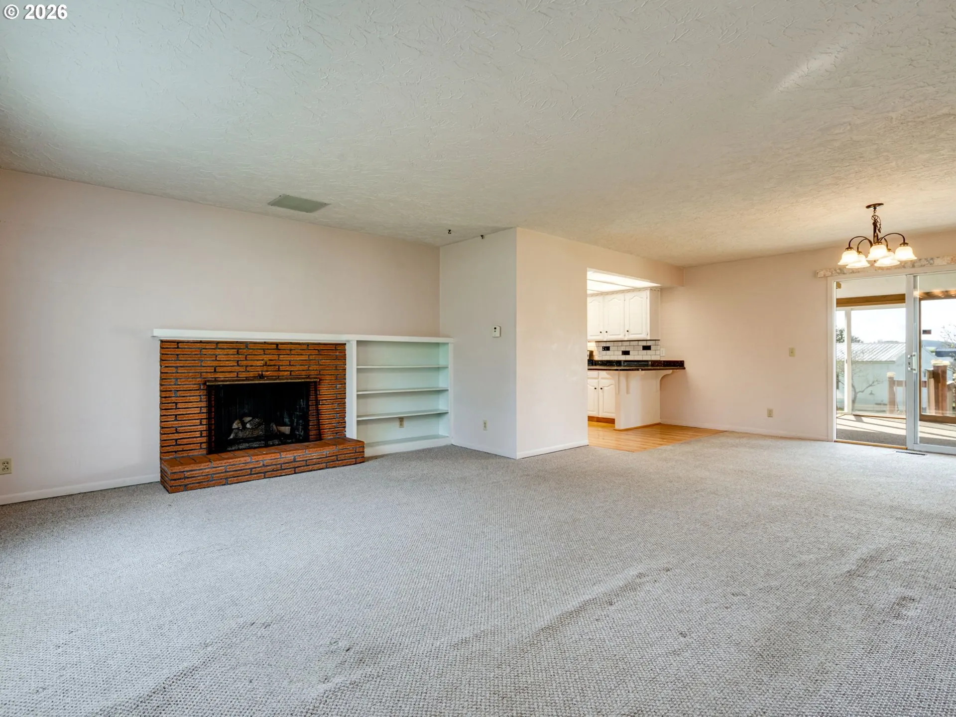 Living Room-Fireplace