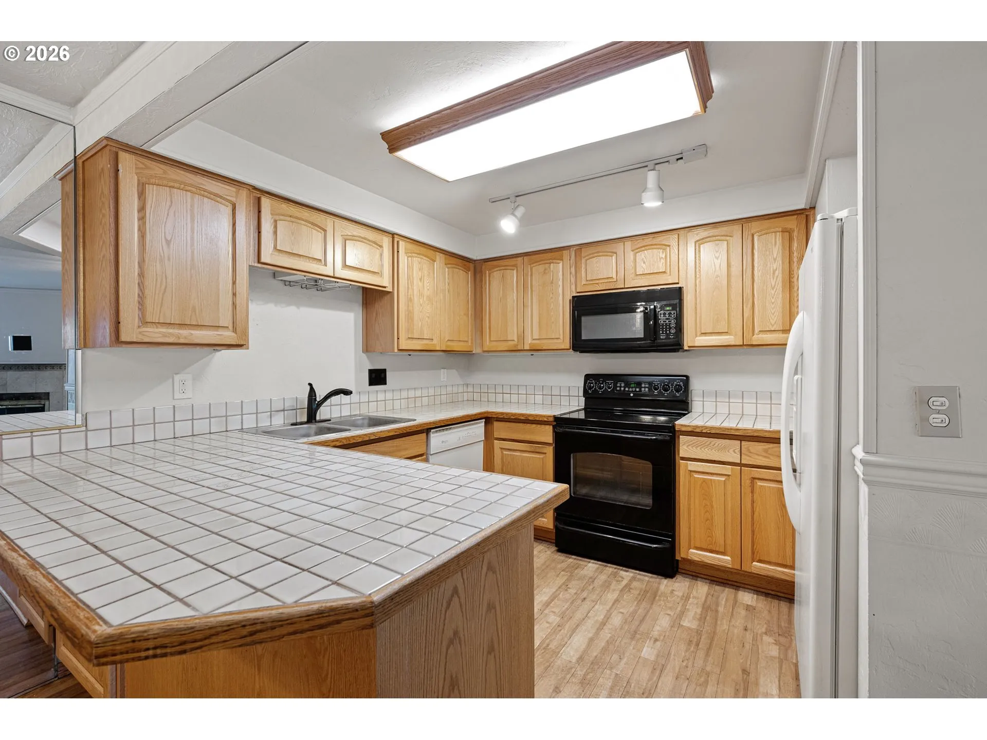 Kitchen-Breakfast Bar