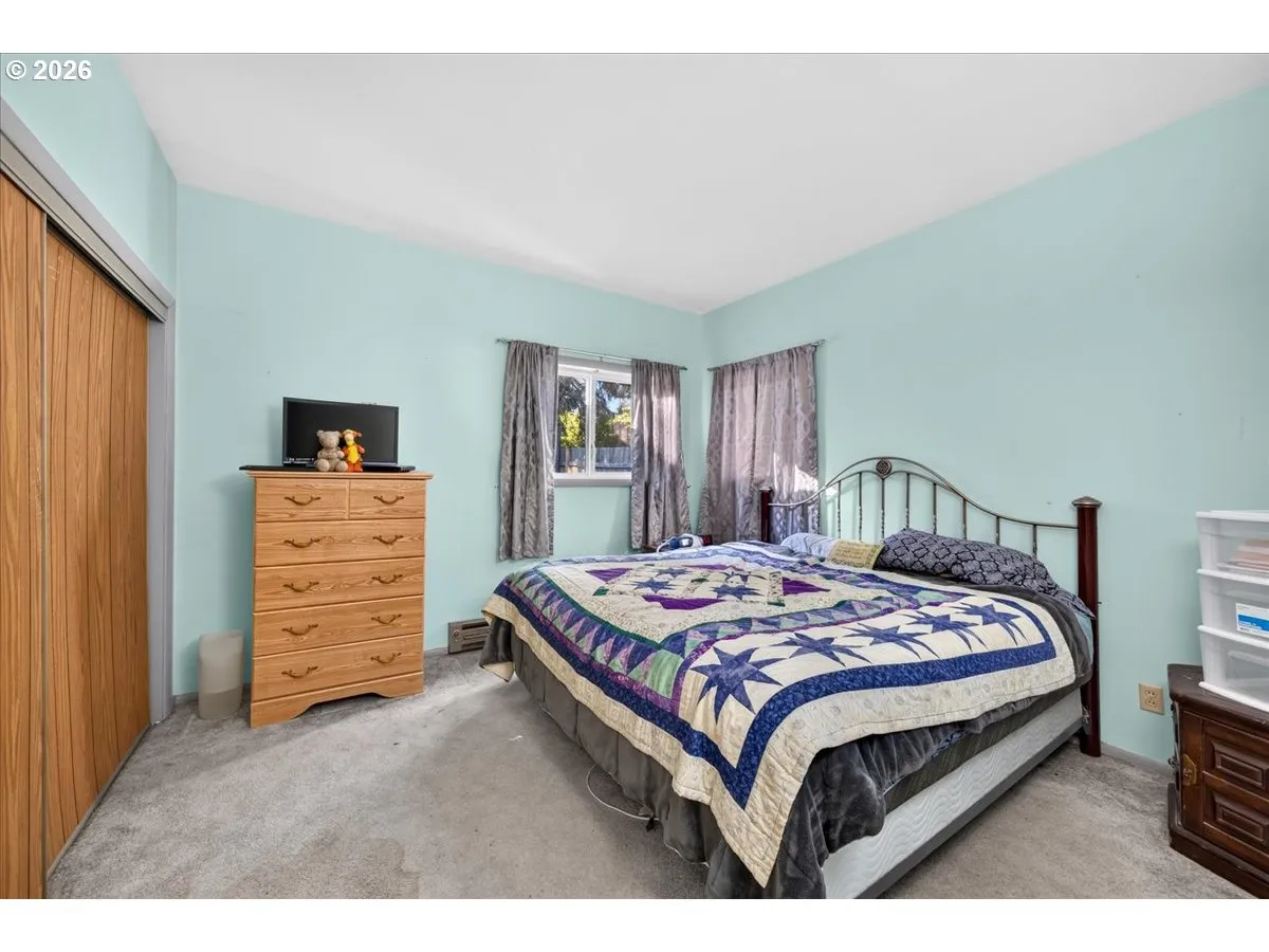 Bedroom, Primary