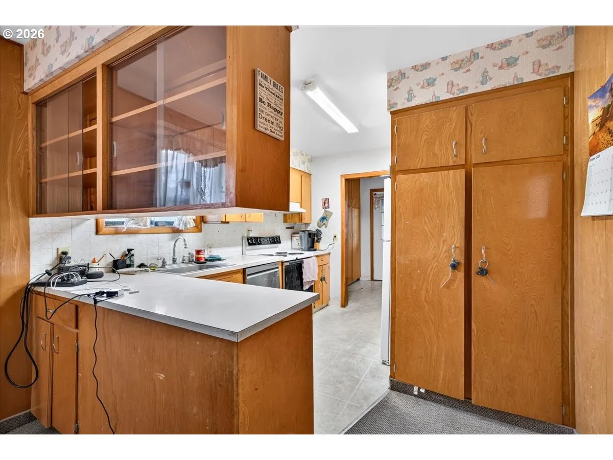 Kitchen-Eating Area