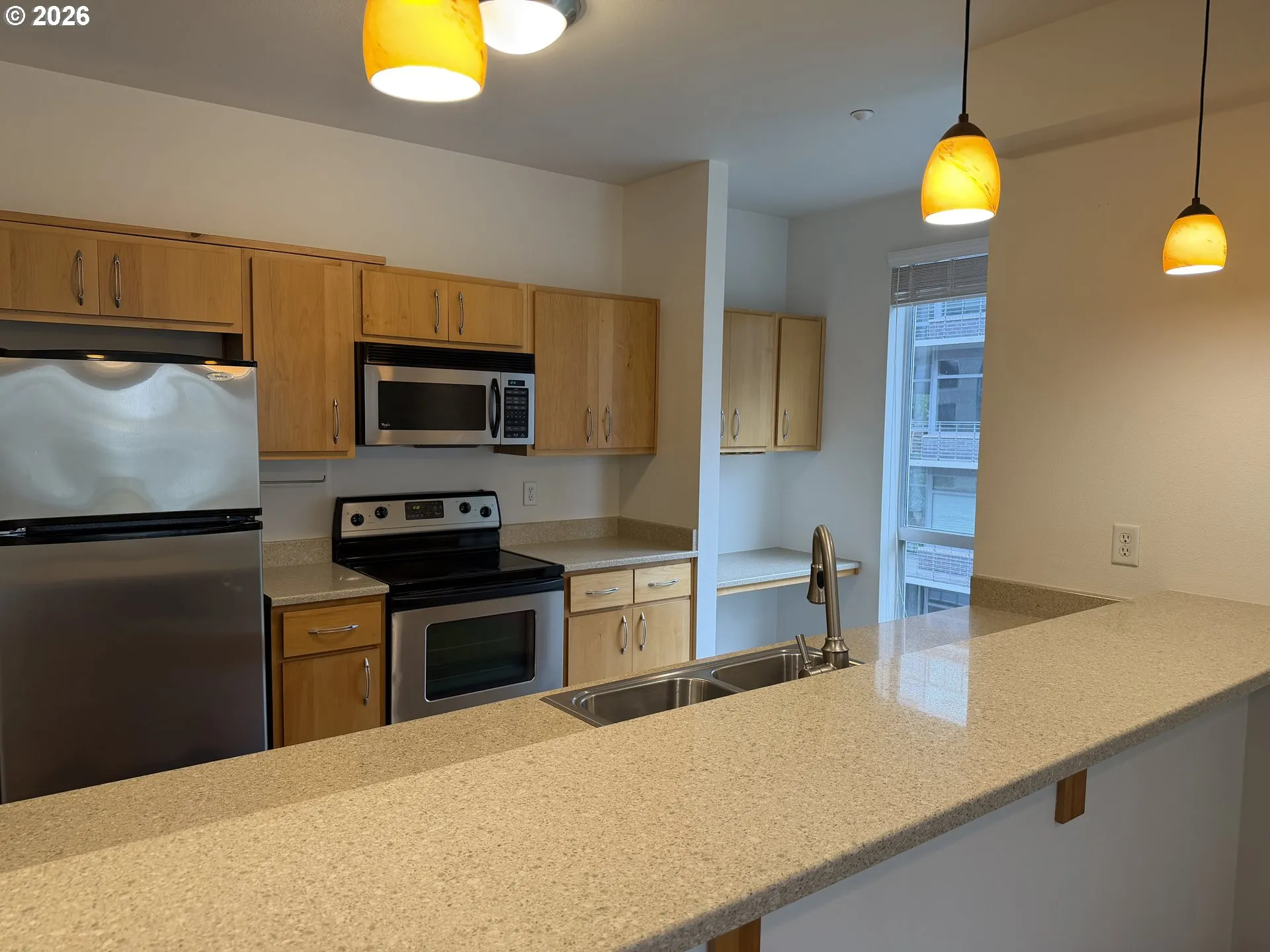 Kitchen-Breakfast Bar