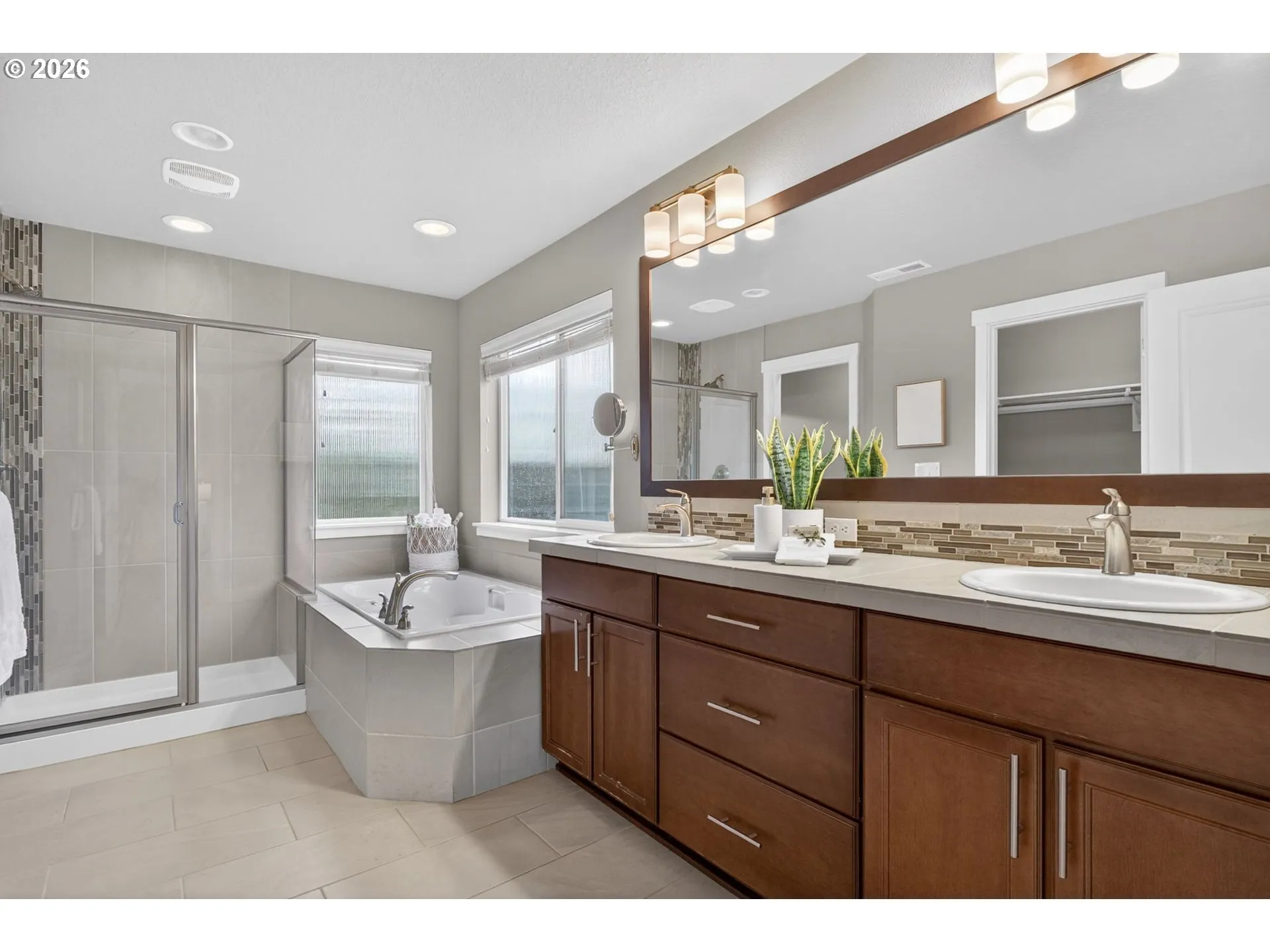 Bedroom, Primary-Upper