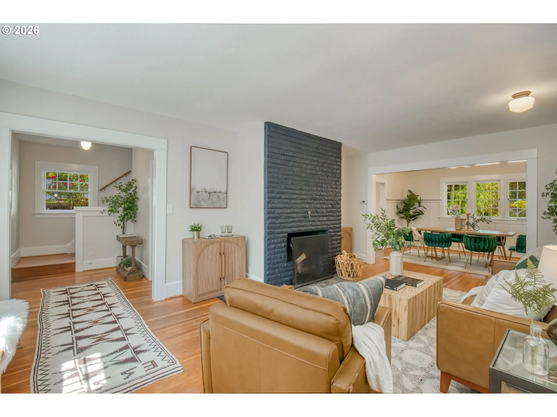 Living Room/Entrance