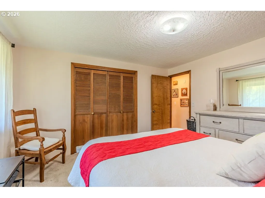 Bedroom, Primary-Upper