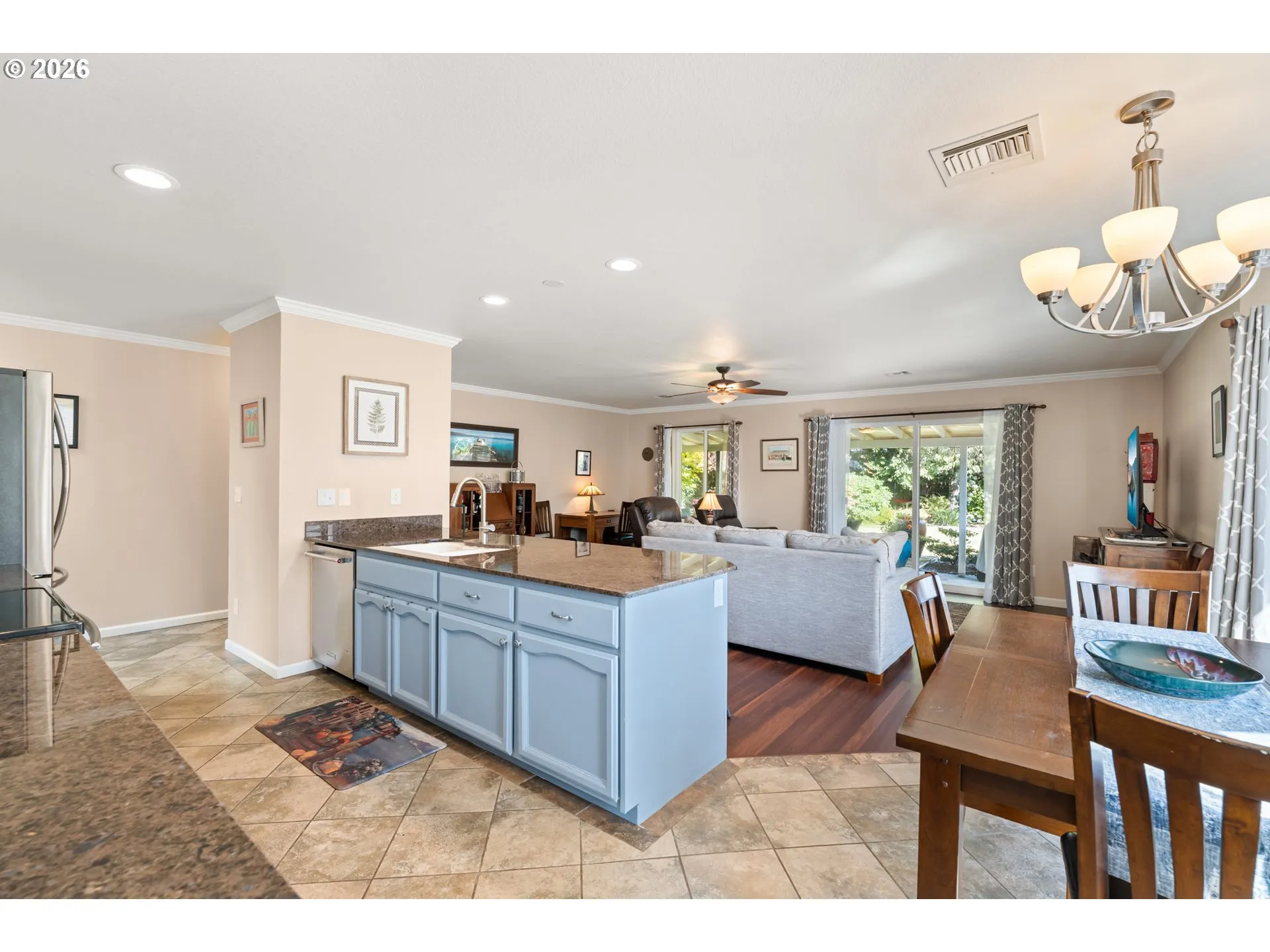 Kitchen-Breakfast Bar