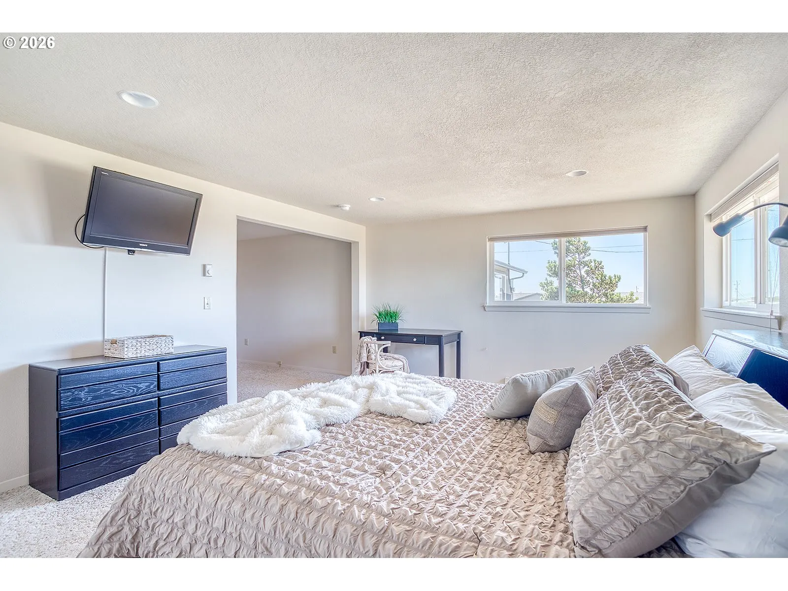 Bedroom, Primary
