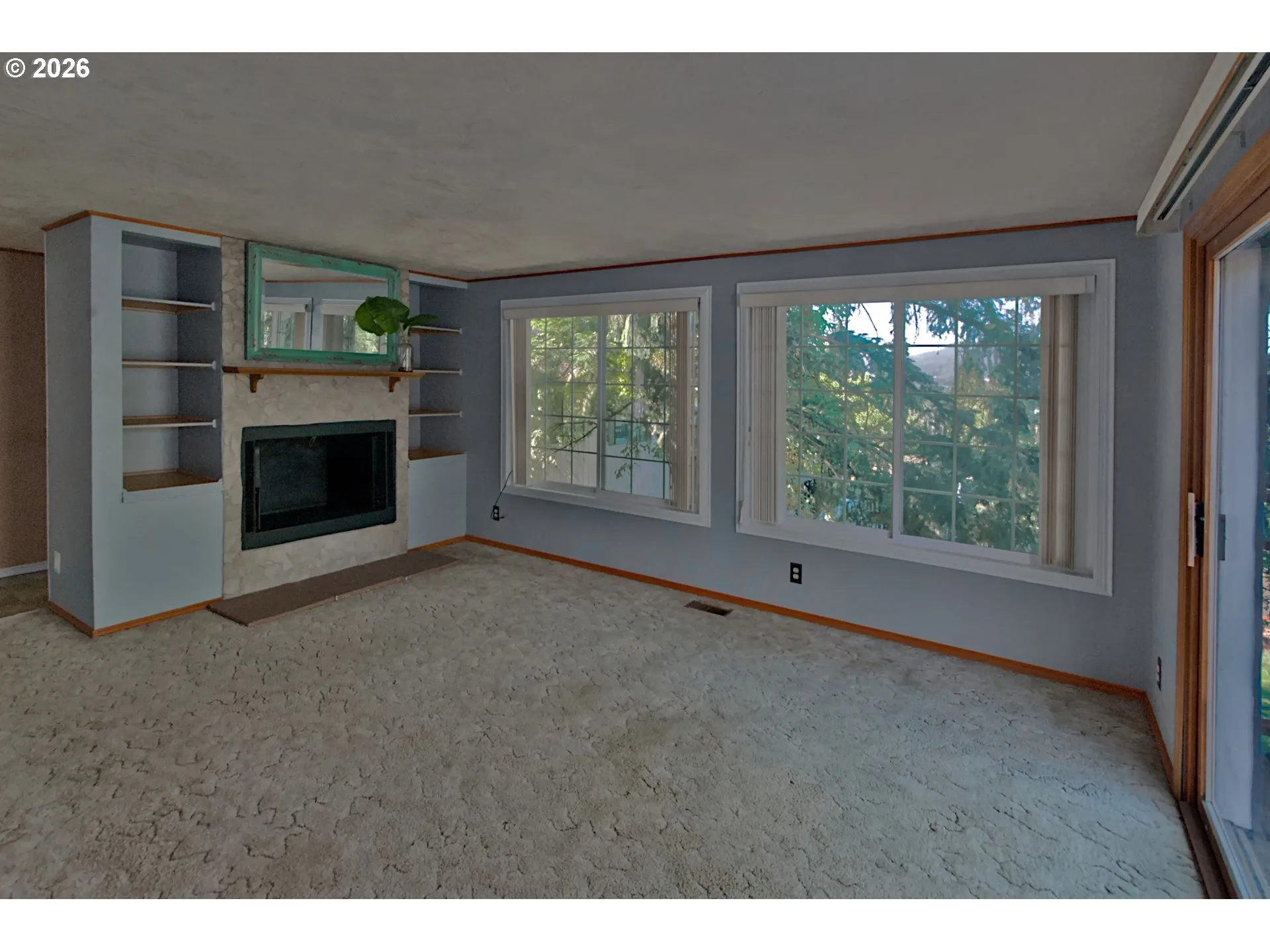 Living Room-Fireplace