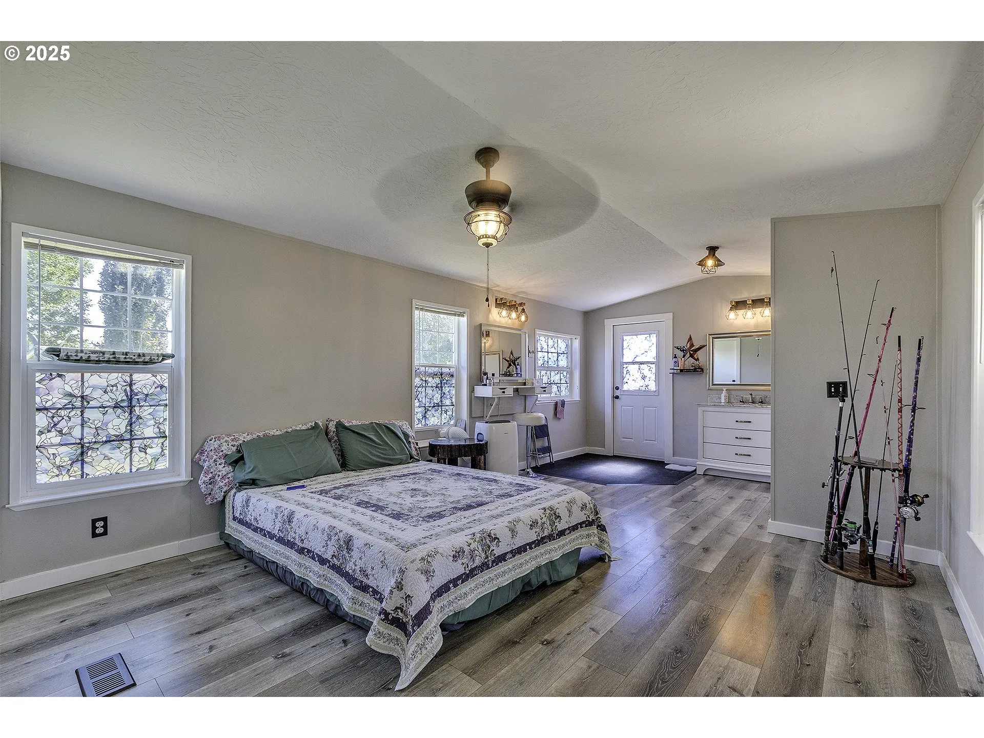Bedroom, Primary