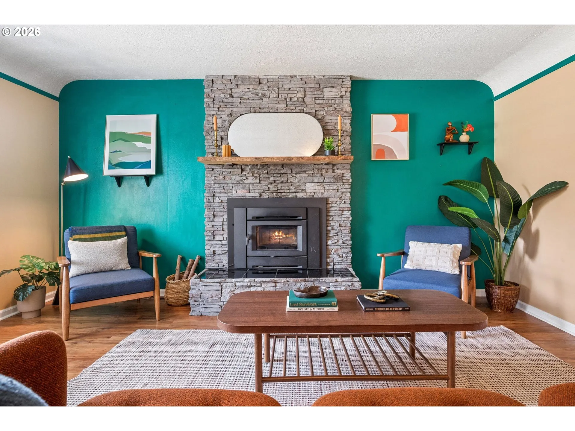 Living Room-Fireplace