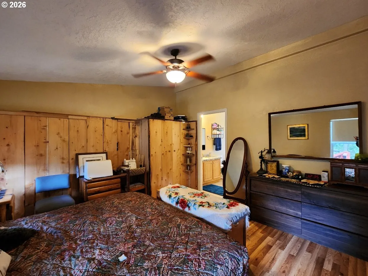 Bedroom, Primary-Ceiling Fan