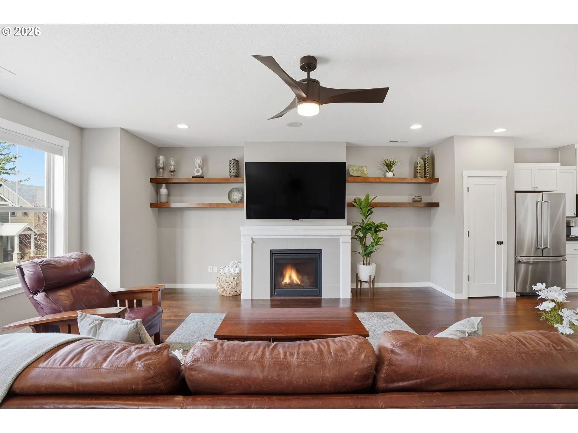 Living Room-Fireplace