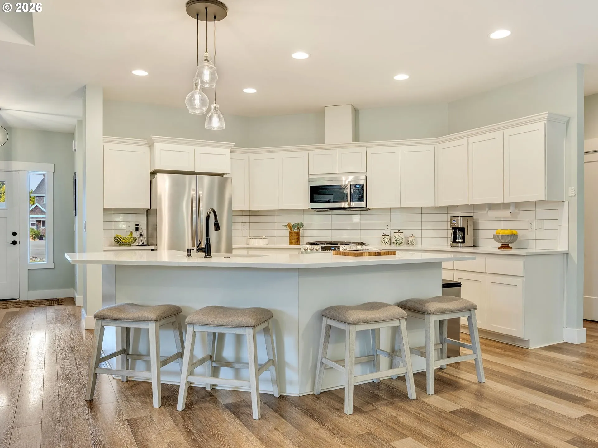 Kitchen-Breakfast Bar
