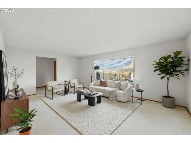 Living Room/Entrance