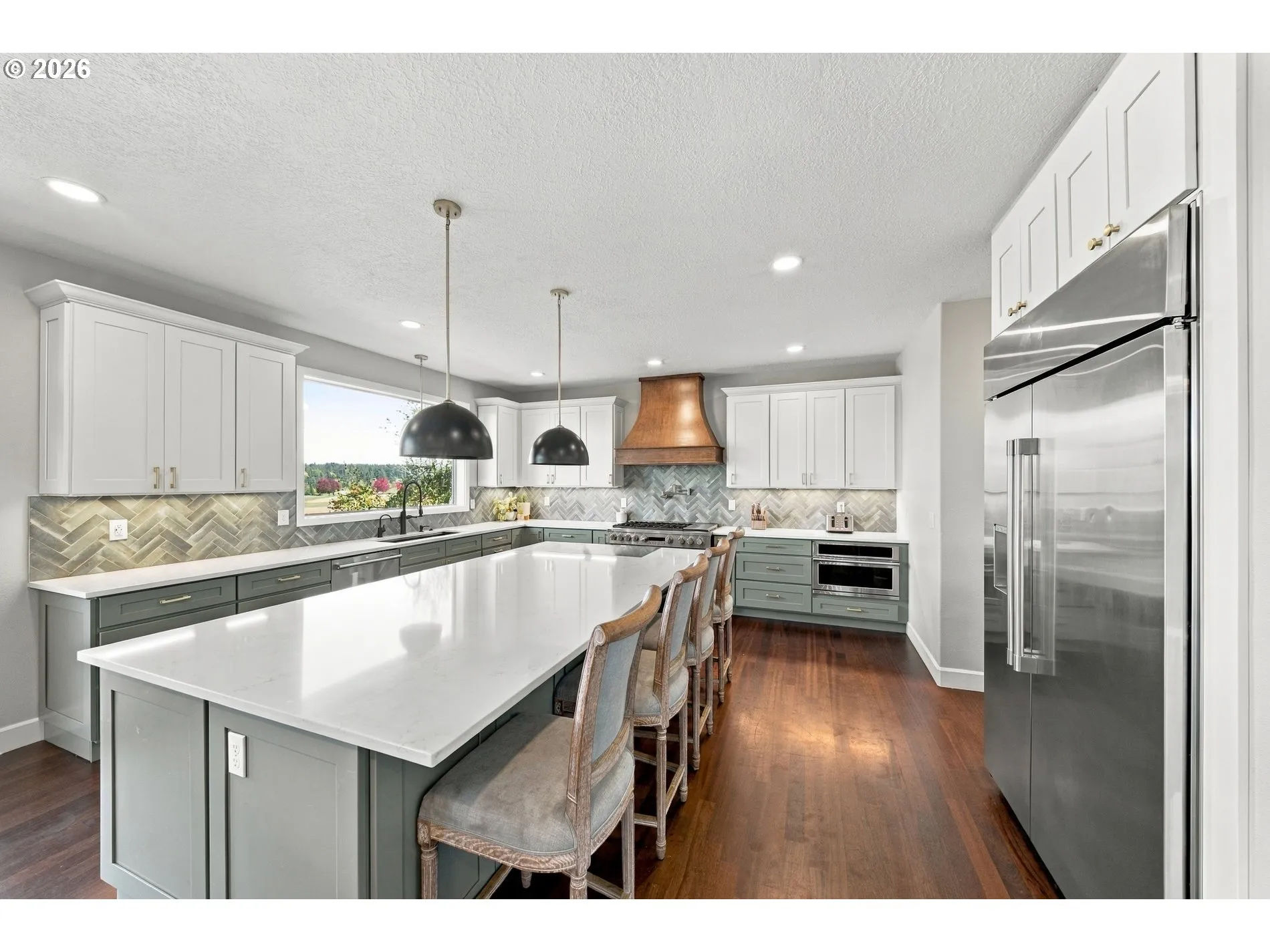 Kitchen-Breakfast Bar