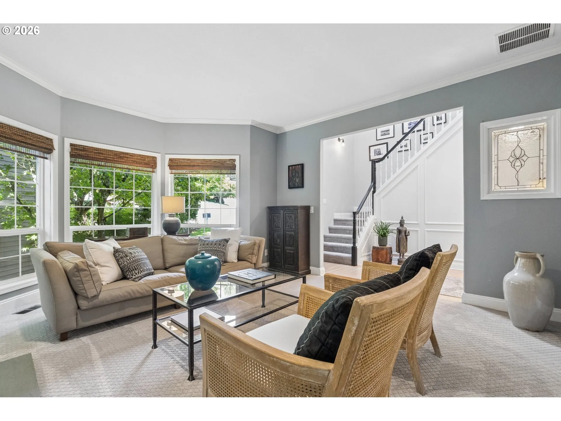 Living Room/Entrance