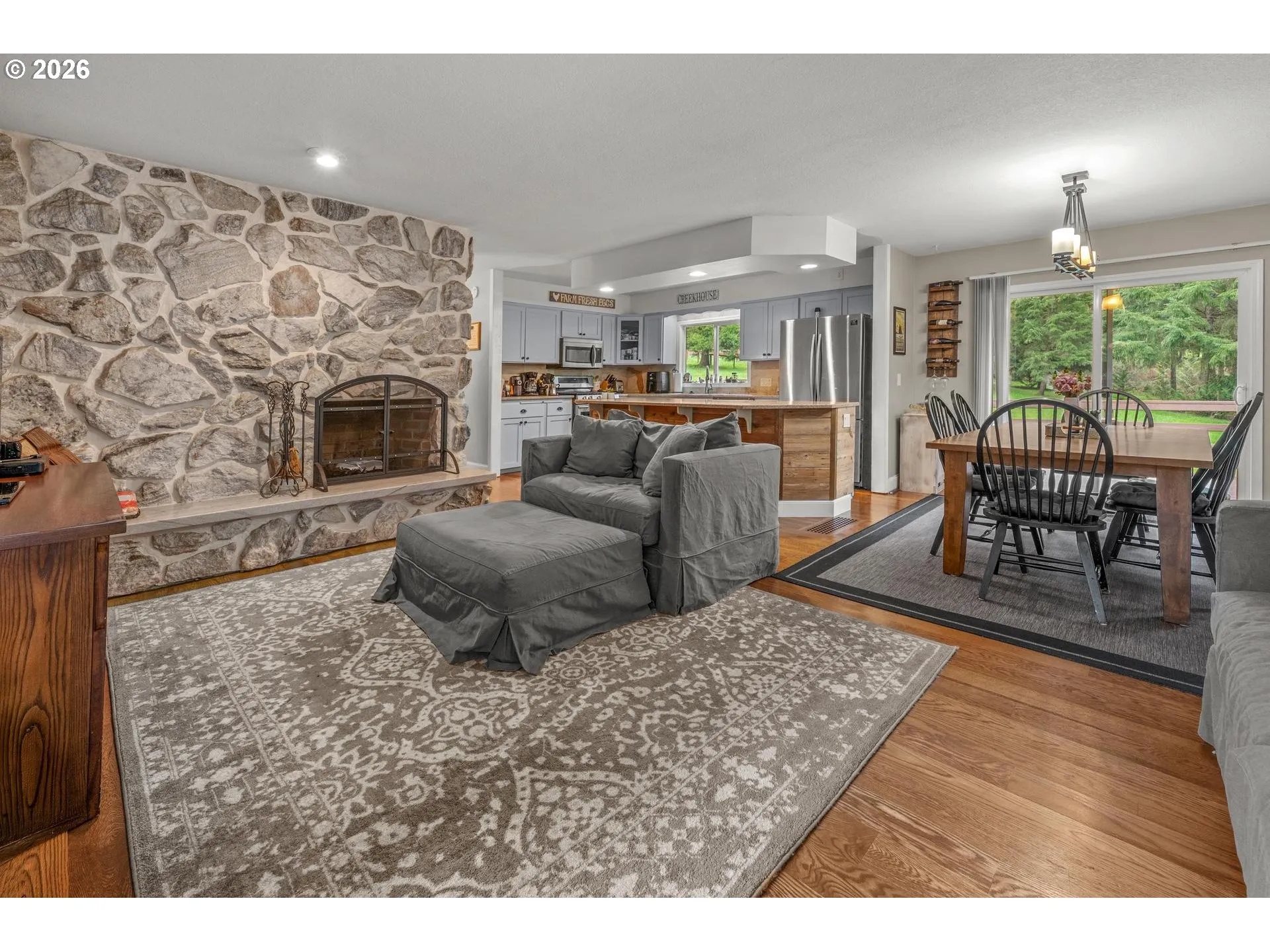 Living Room-Fireplace