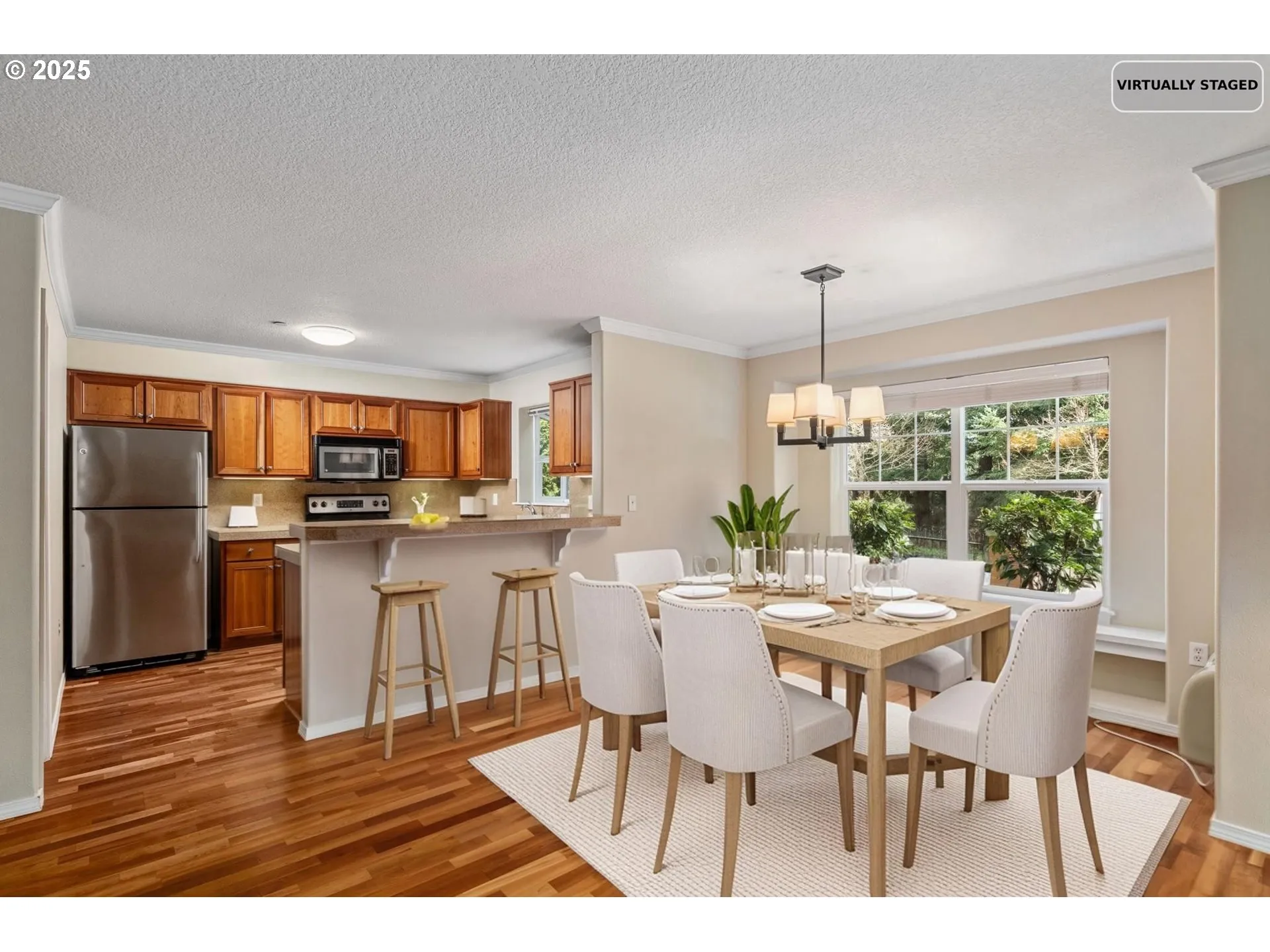 Kitchen/Dining Room-Island