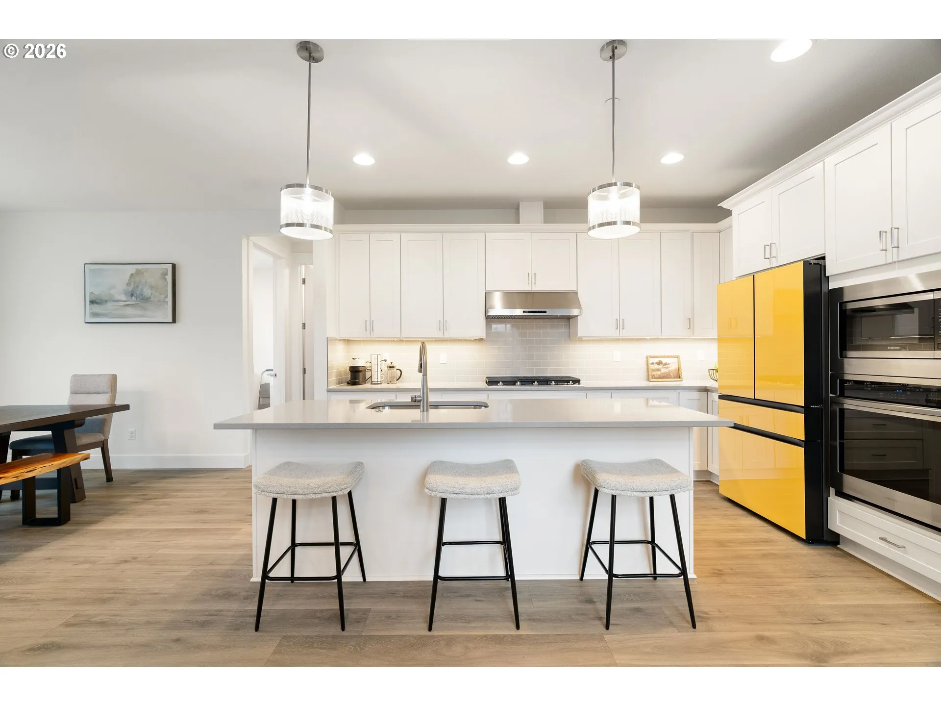 Kitchen-Breakfast Bar