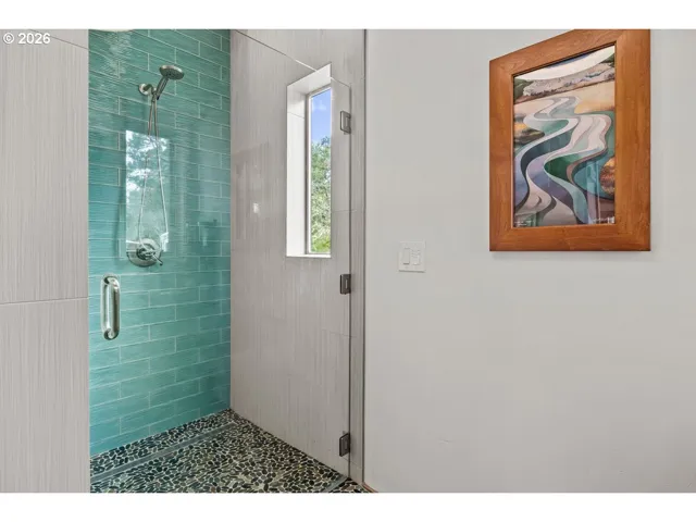 Bathroom-Walk in Shower