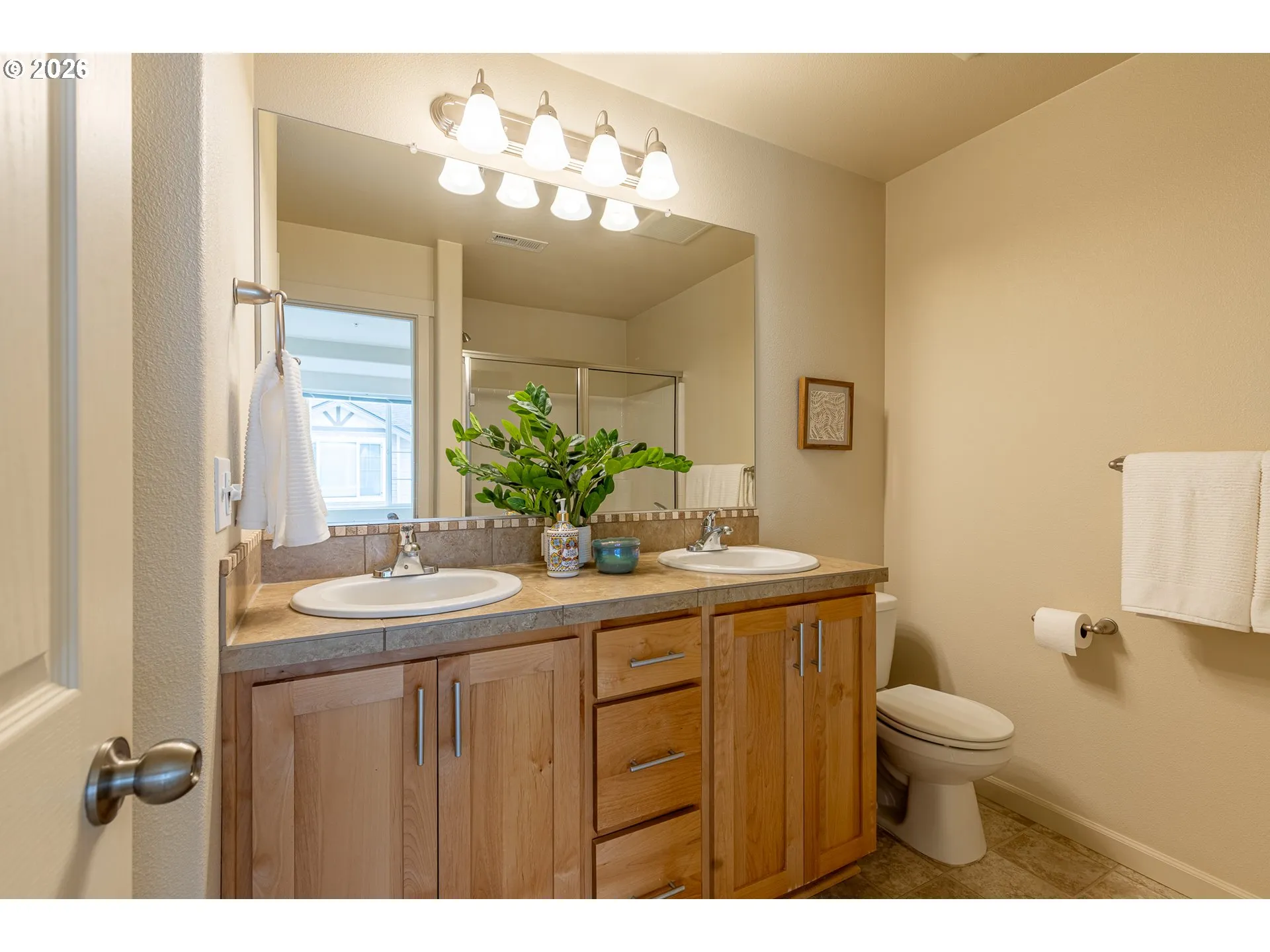 Bathroom, Attached-Double Sinks