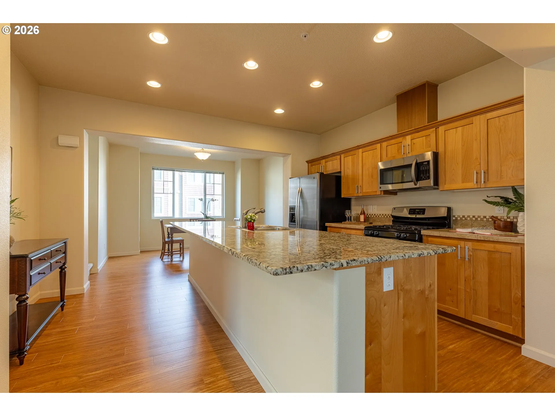 Kitchen-Breakfast Bar