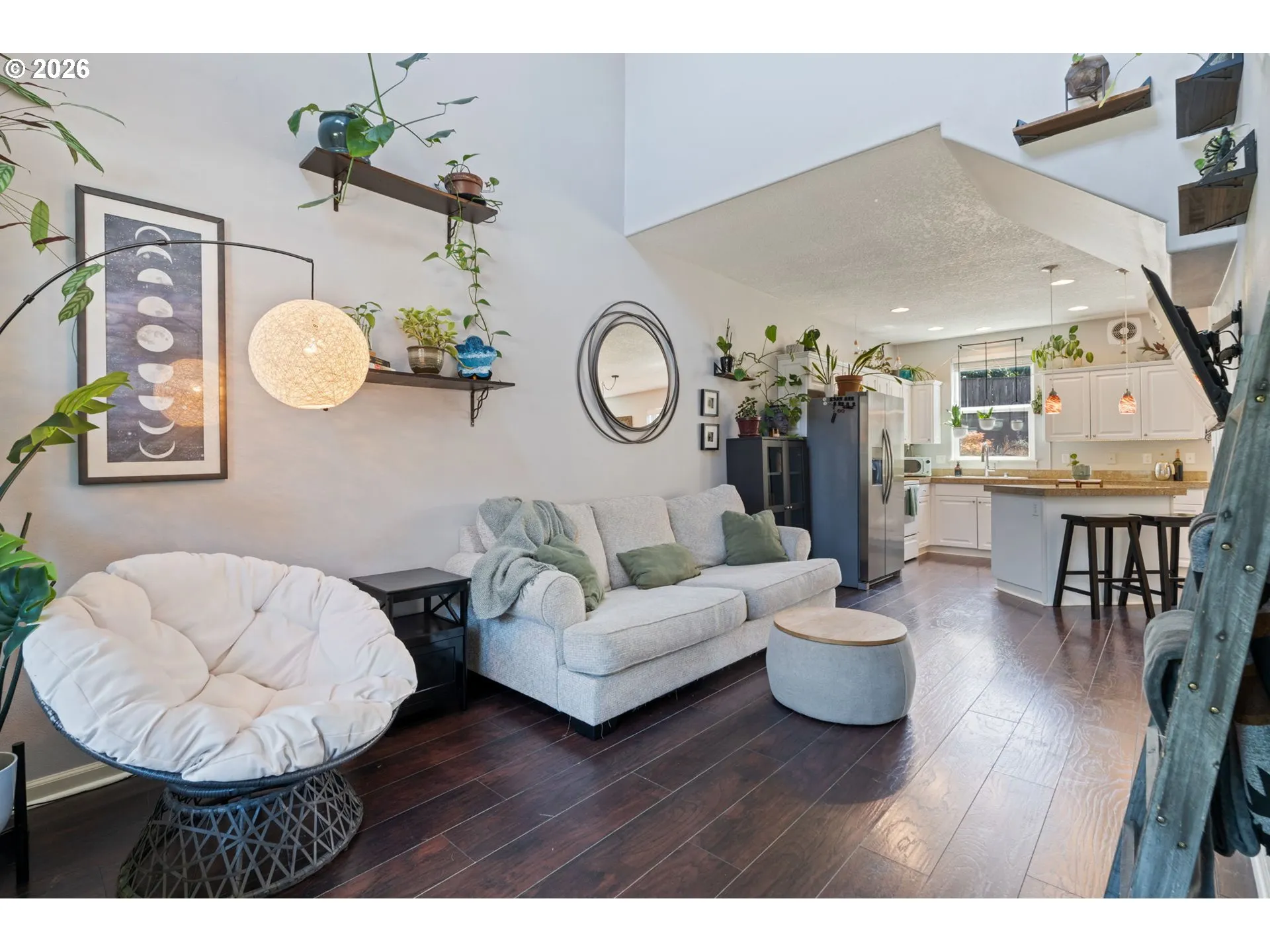Living Room/Entrance