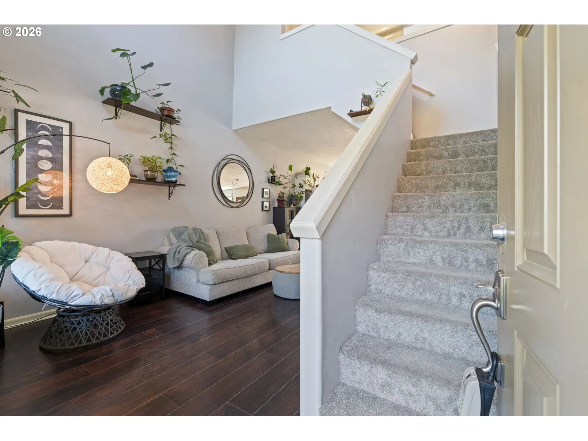 Living Room/Entrance