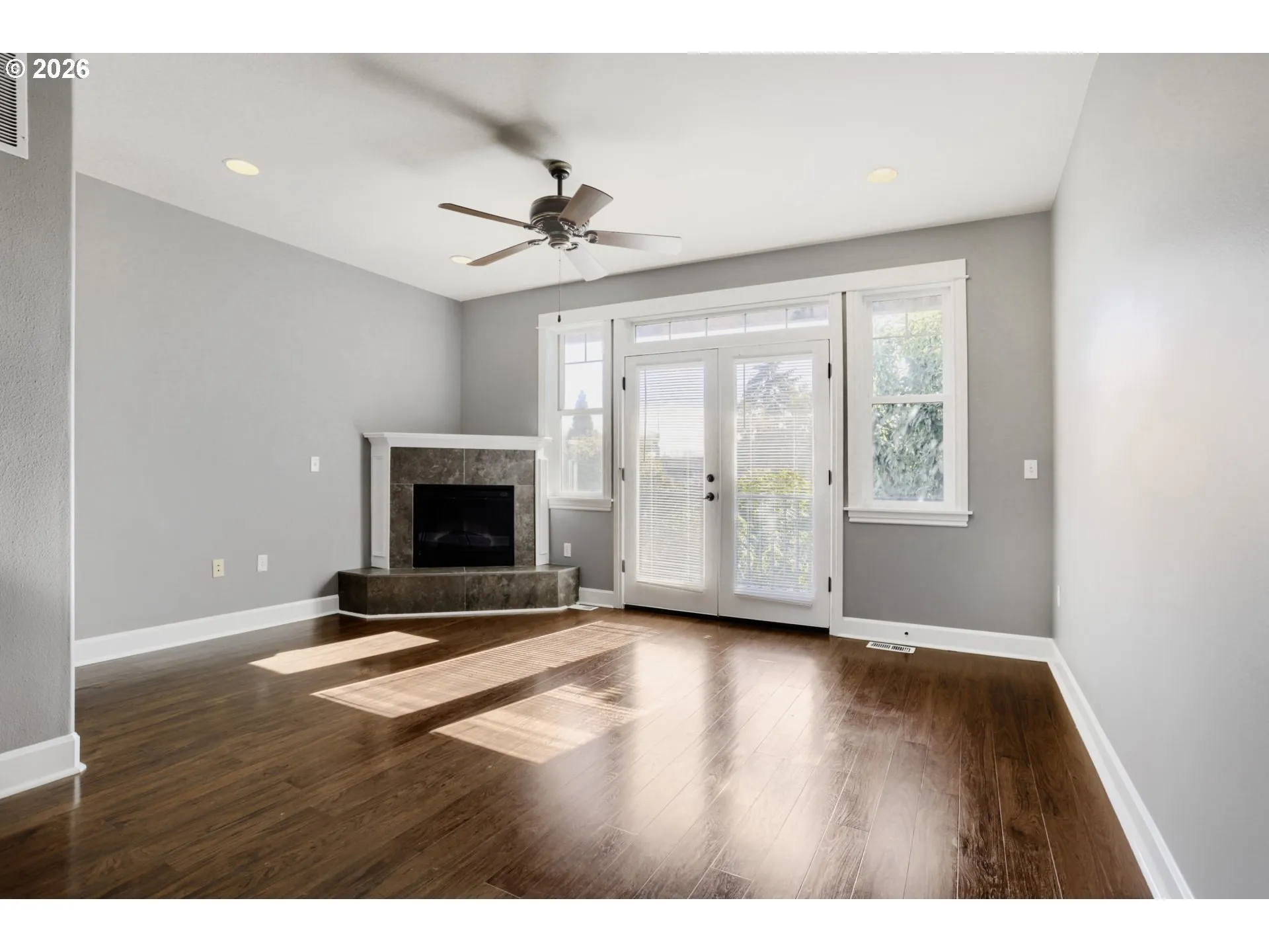 Living Room-Fireplace
