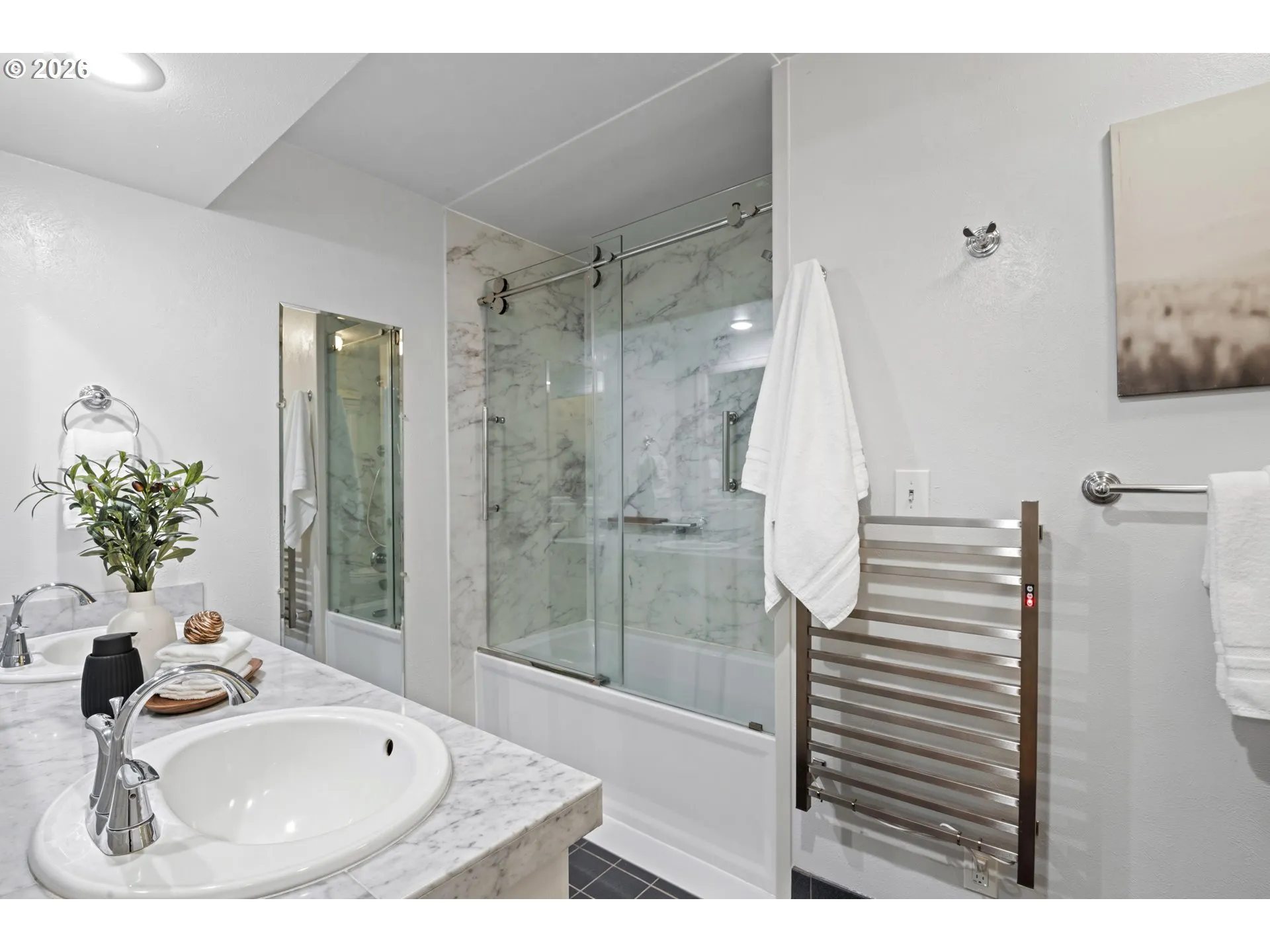 Bedroom, Owner's Suite-Main