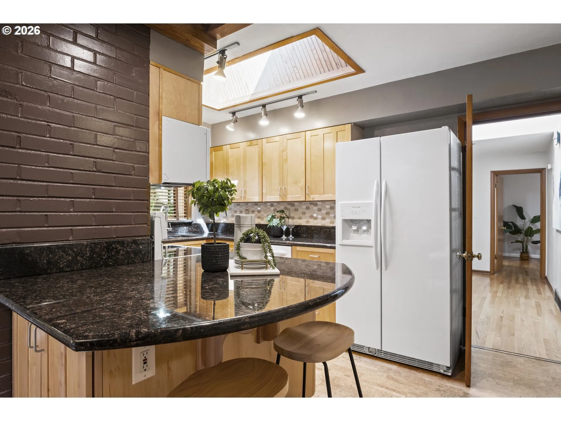 Kitchen-Breakfast Bar