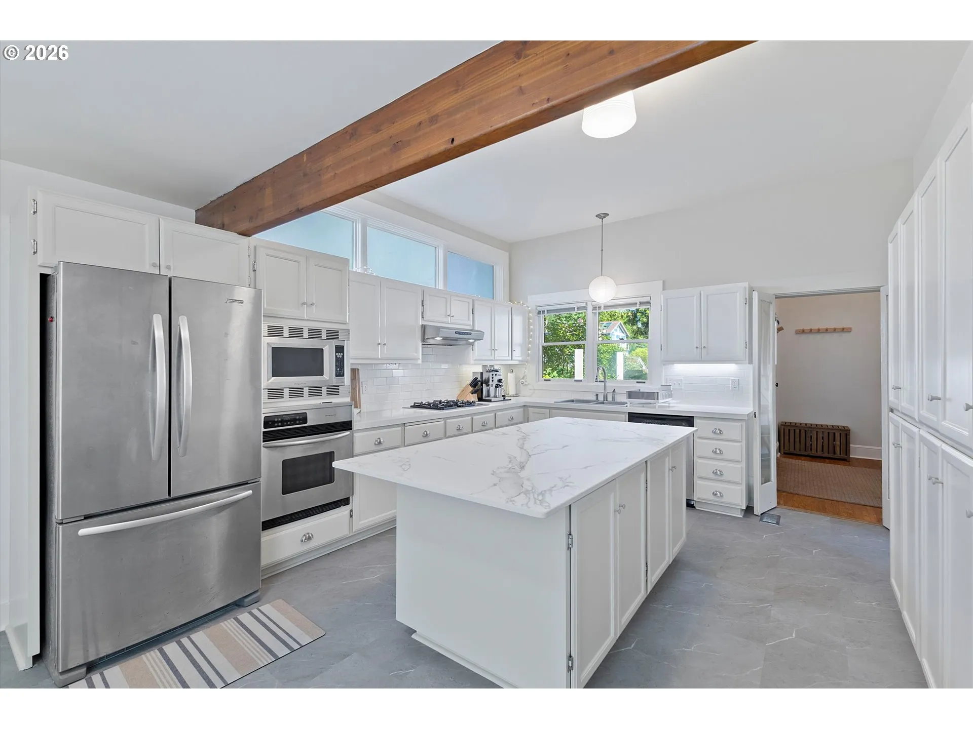 Kitchen-Breakfast Bar