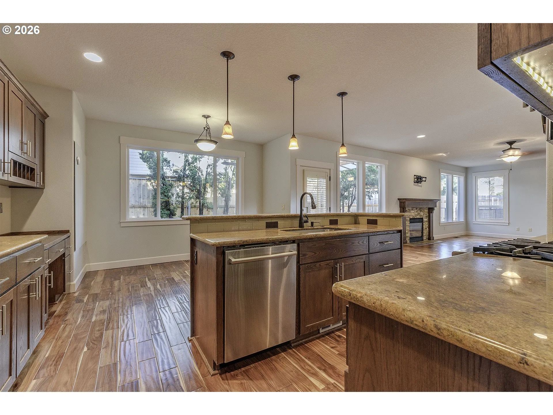 Kitchen/Dining Room-Island