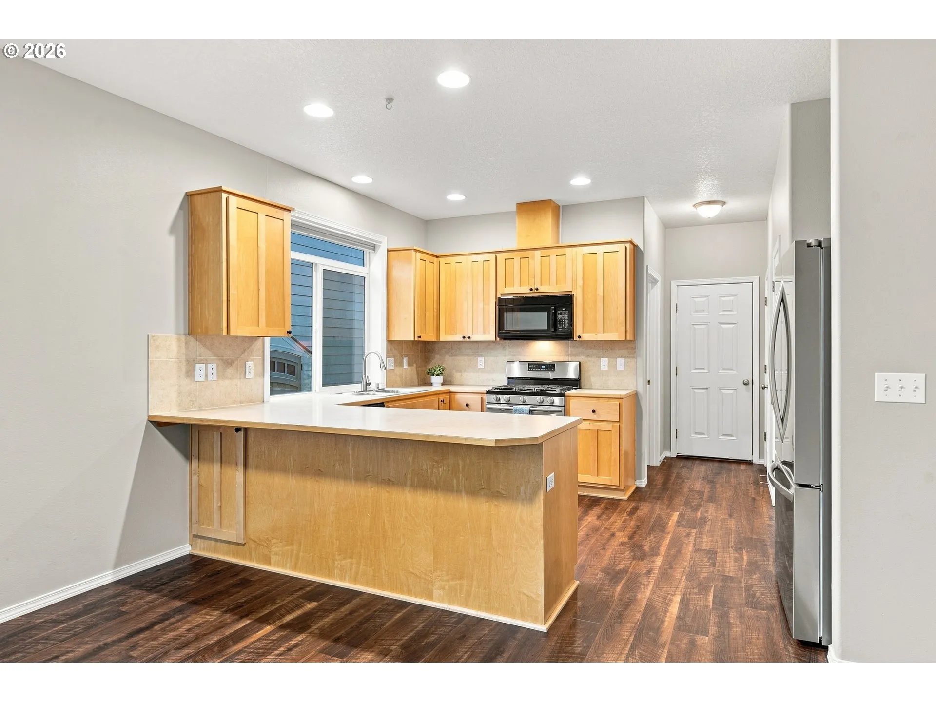 Kitchen-Breakfast Bar