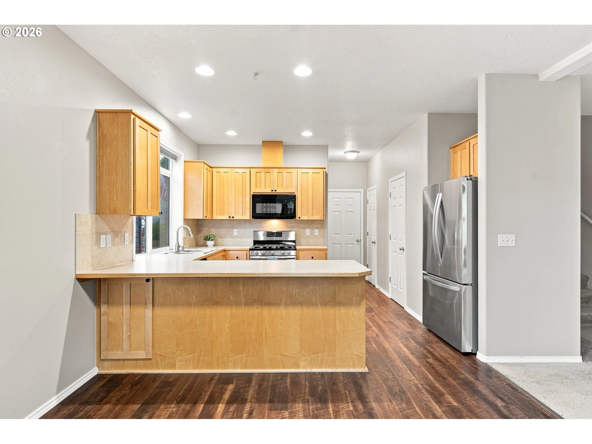 Kitchen-Breakfast Bar