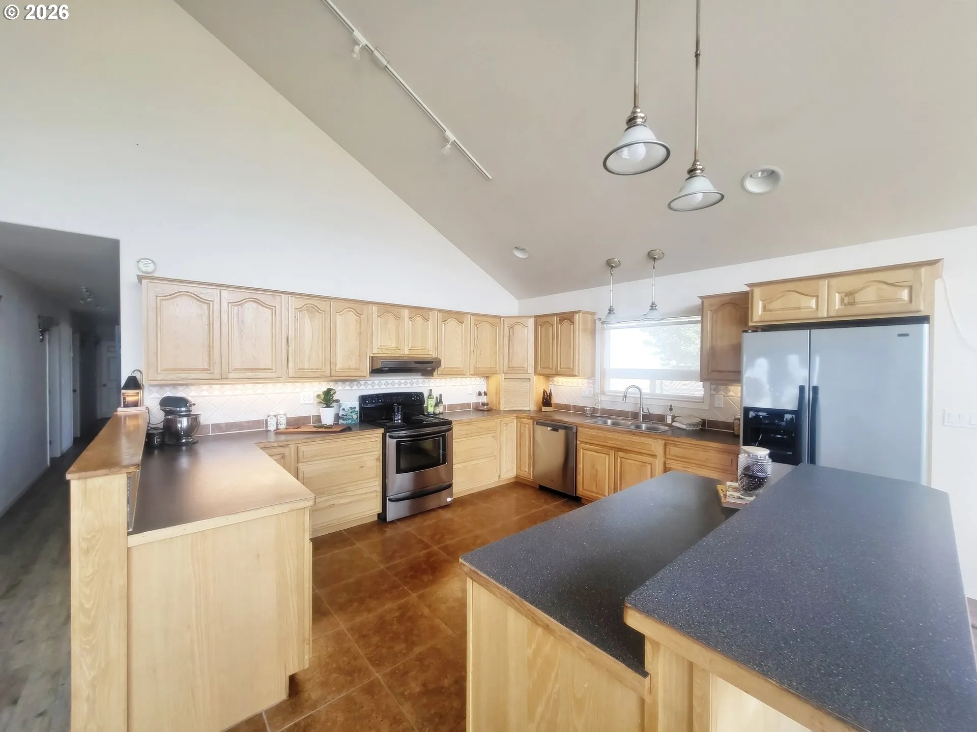 Kitchen-Breakfast Bar