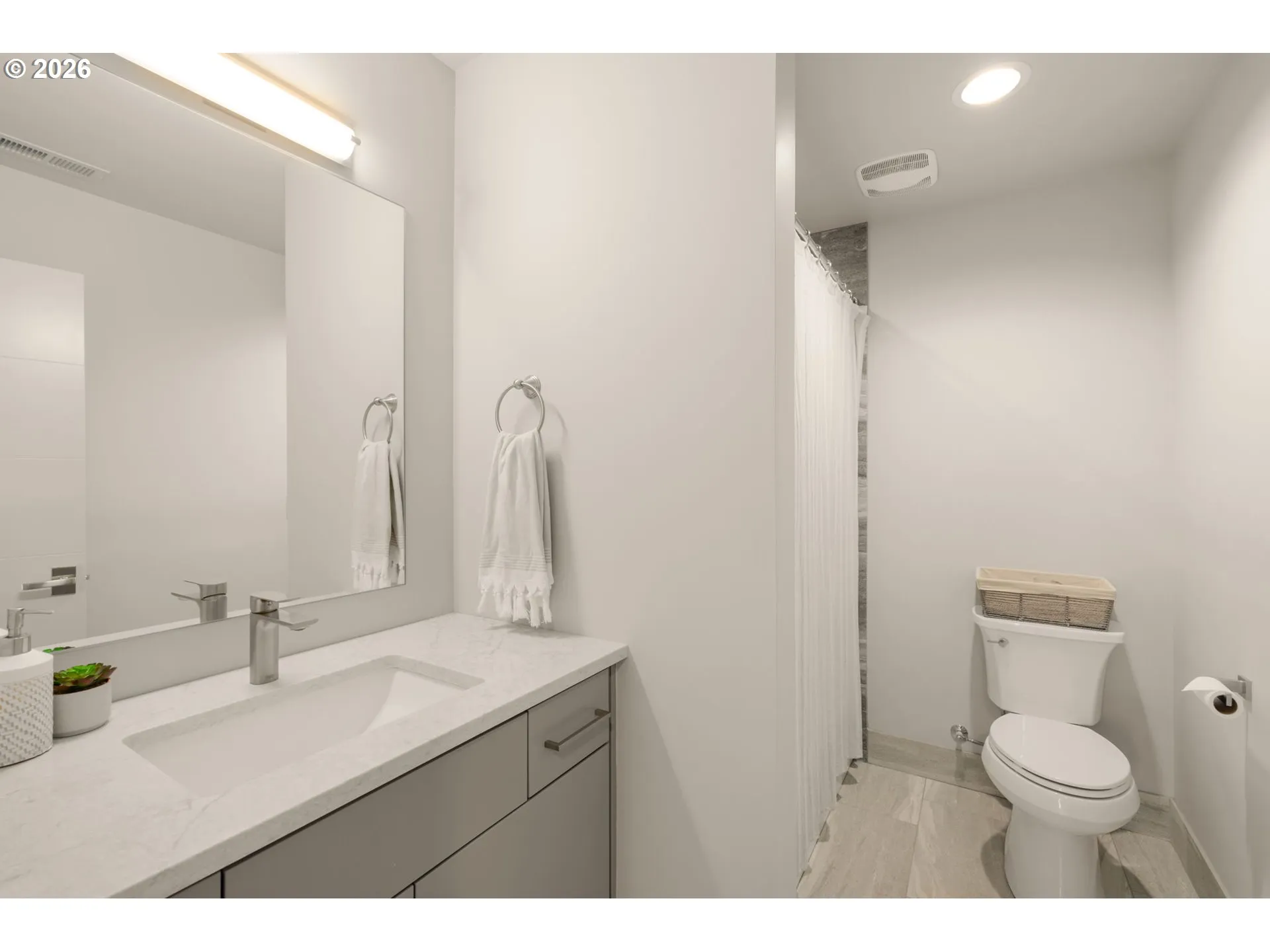 Bathroom-Upper