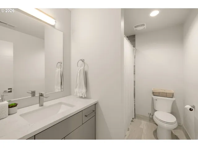 Bathroom-Upper